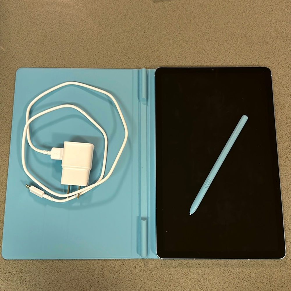Samsung Galaxy 64G S6 Lite 10.4” + blue foldable cover + writing pen - Picture 1 of 4